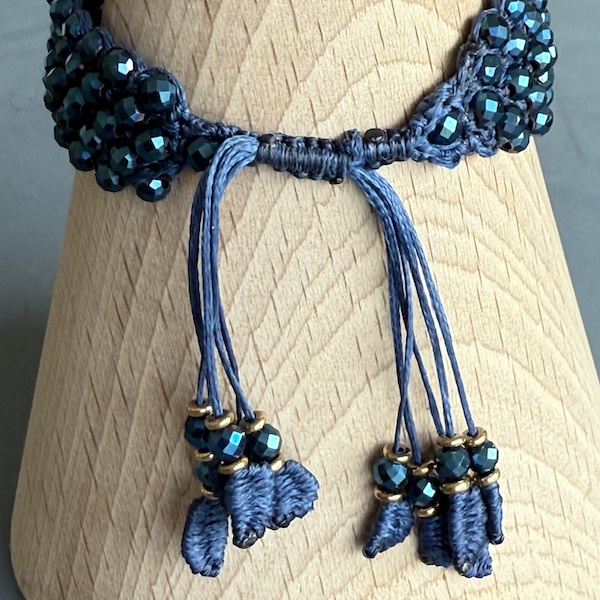 Manchette macramé hématite bleu paon-2