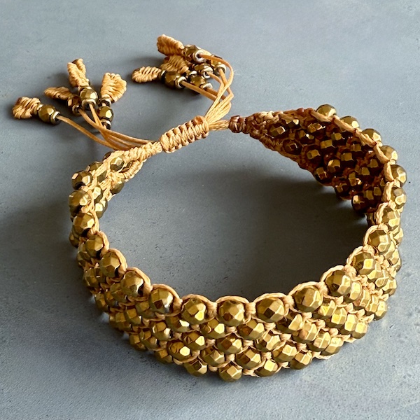 Manchette macramé hématite dorée