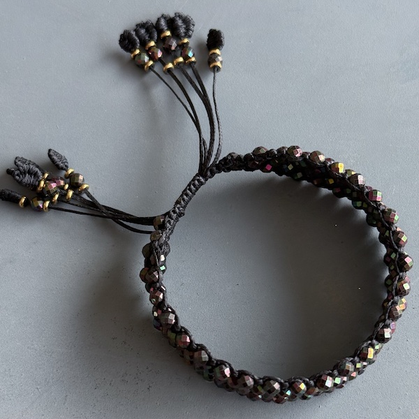 Manchette macramé hématite scarabée-1