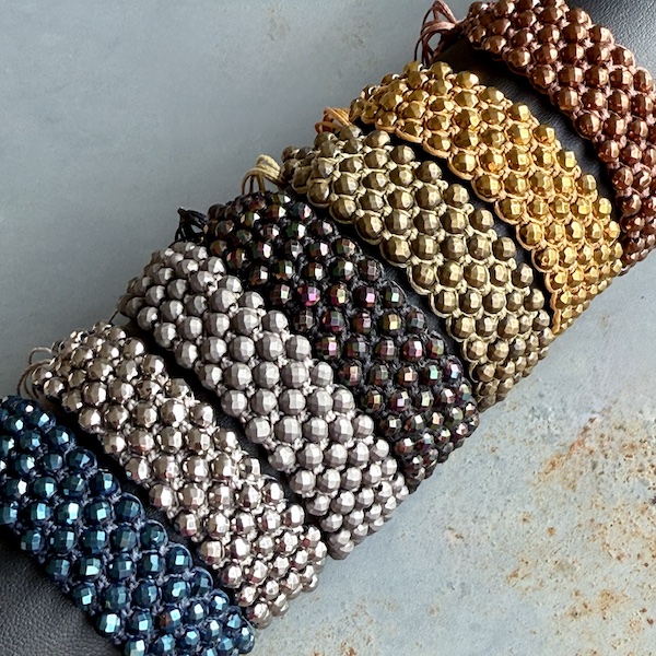 Manchettes macramé hématite