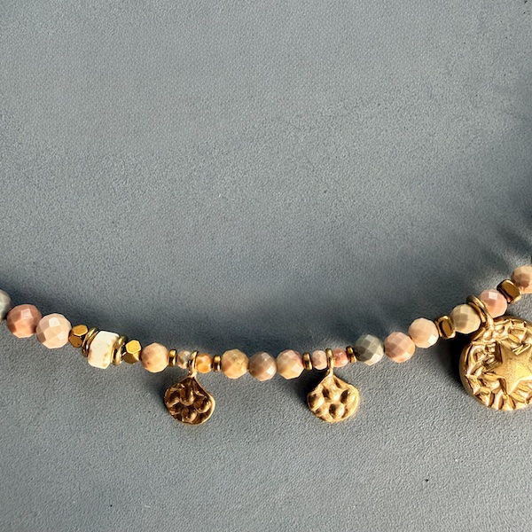Collier NATAKE 45 cm en agate pastel-1