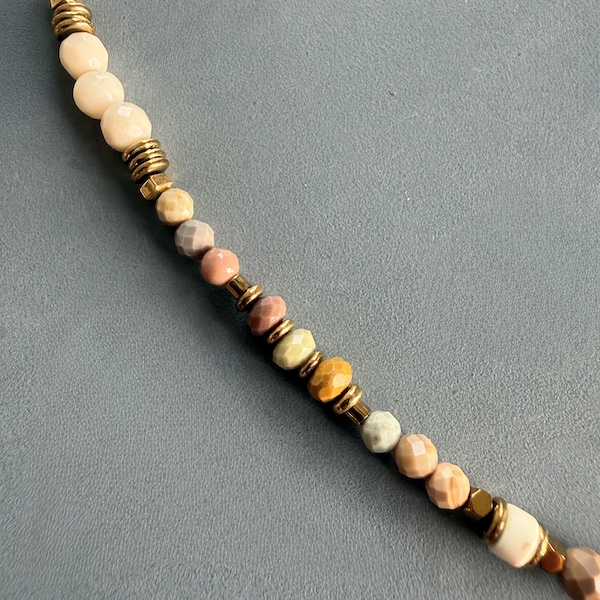 Collier NATAKE 45 cm en agate pastel-2