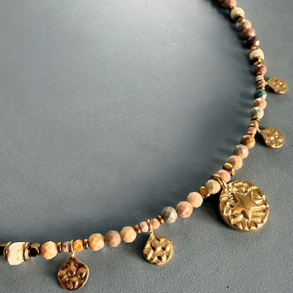 Collier NATAKE 45 cm en agate pastel