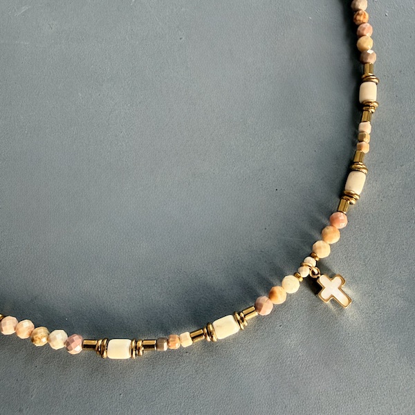 Ras du cou TOPA 42 cm en agate pastel-1