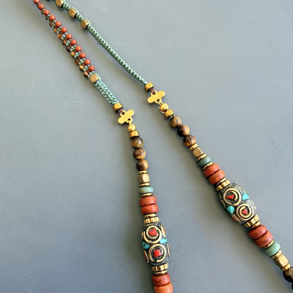 Sautoir NAPYUKA 90 cm en jaspe rouge, oeil de tigre et turquoise africaine-3