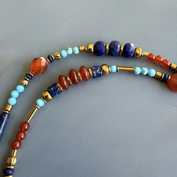 Sautoir TANKA 109 cm en cornaline, lapis lazuli et turquoise de Hubei-4