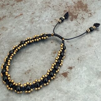 Bracelet macramé fleurs en spinelle et hématite dorée