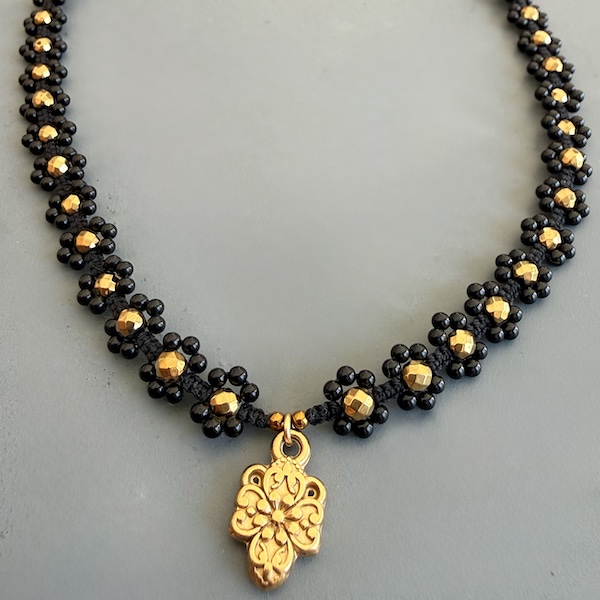 Collier macramé fleurs 40: 55 cm en spinelle-2