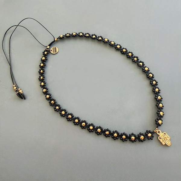 Collier macramé fleurs 40: 55 cm en spinelle
